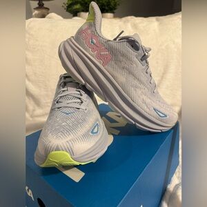 Hoka One One Clinton 9 Light Gray Athletic Shoes. Size 9